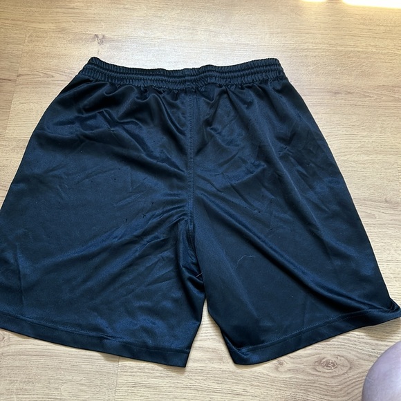 Black soccer shorts - Picture 2 of 2